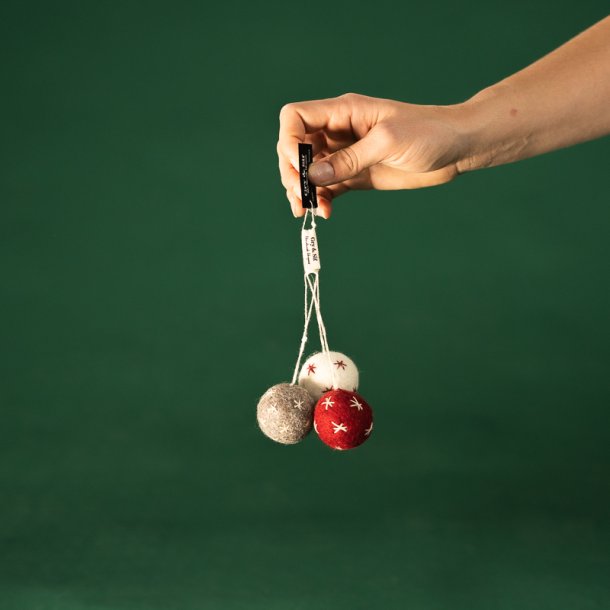 n Gry og Sif - Julekugler med stjerner