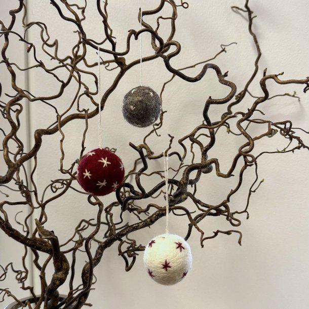 n Gry og Sif - Julekugler med stjerner